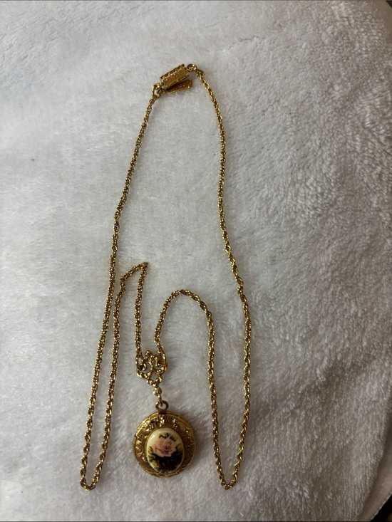 1928 Jewelry - Vintage 1928 Gold-tone Floral Portrait Locket Necklace